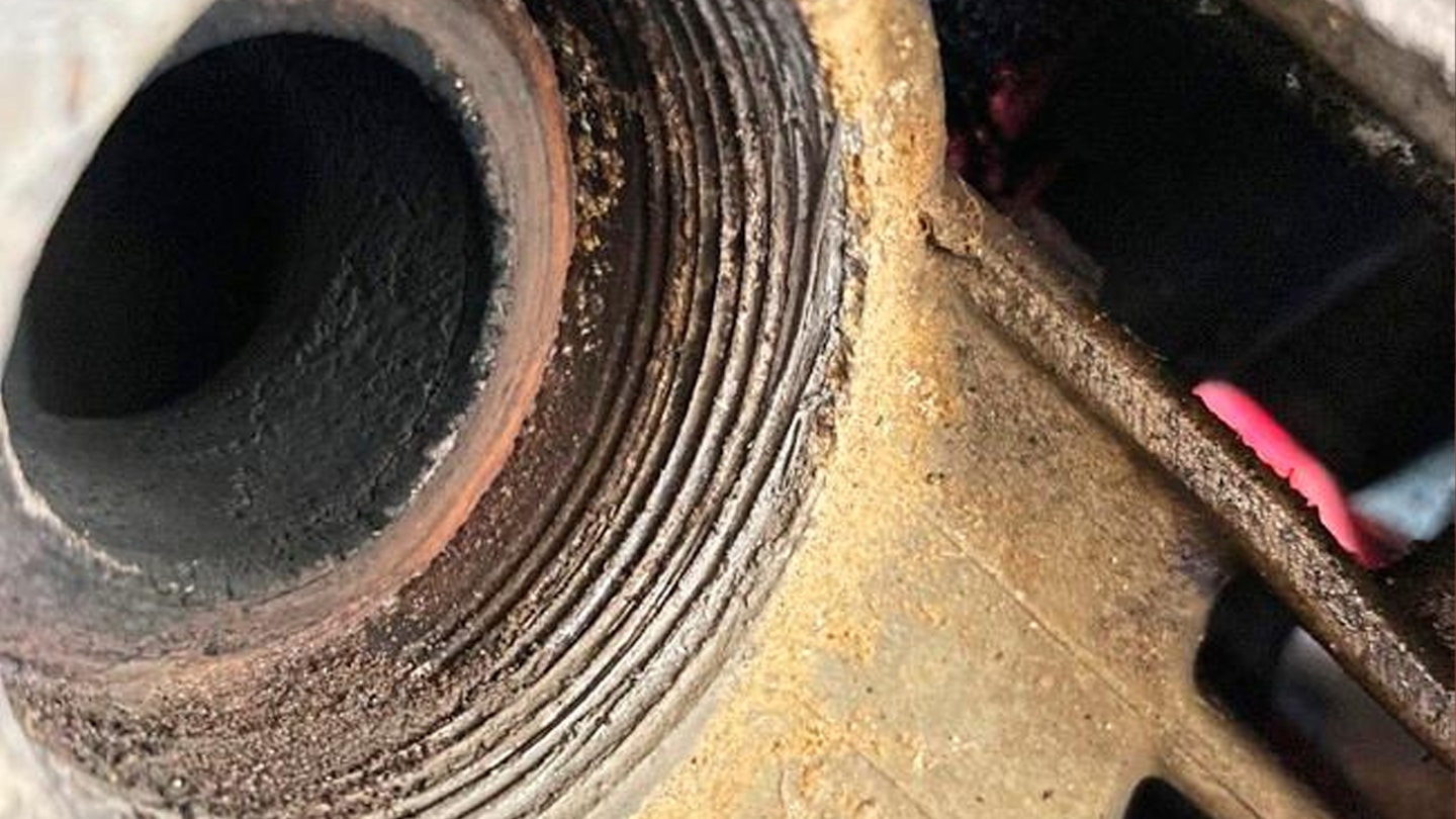 Exhaust threads